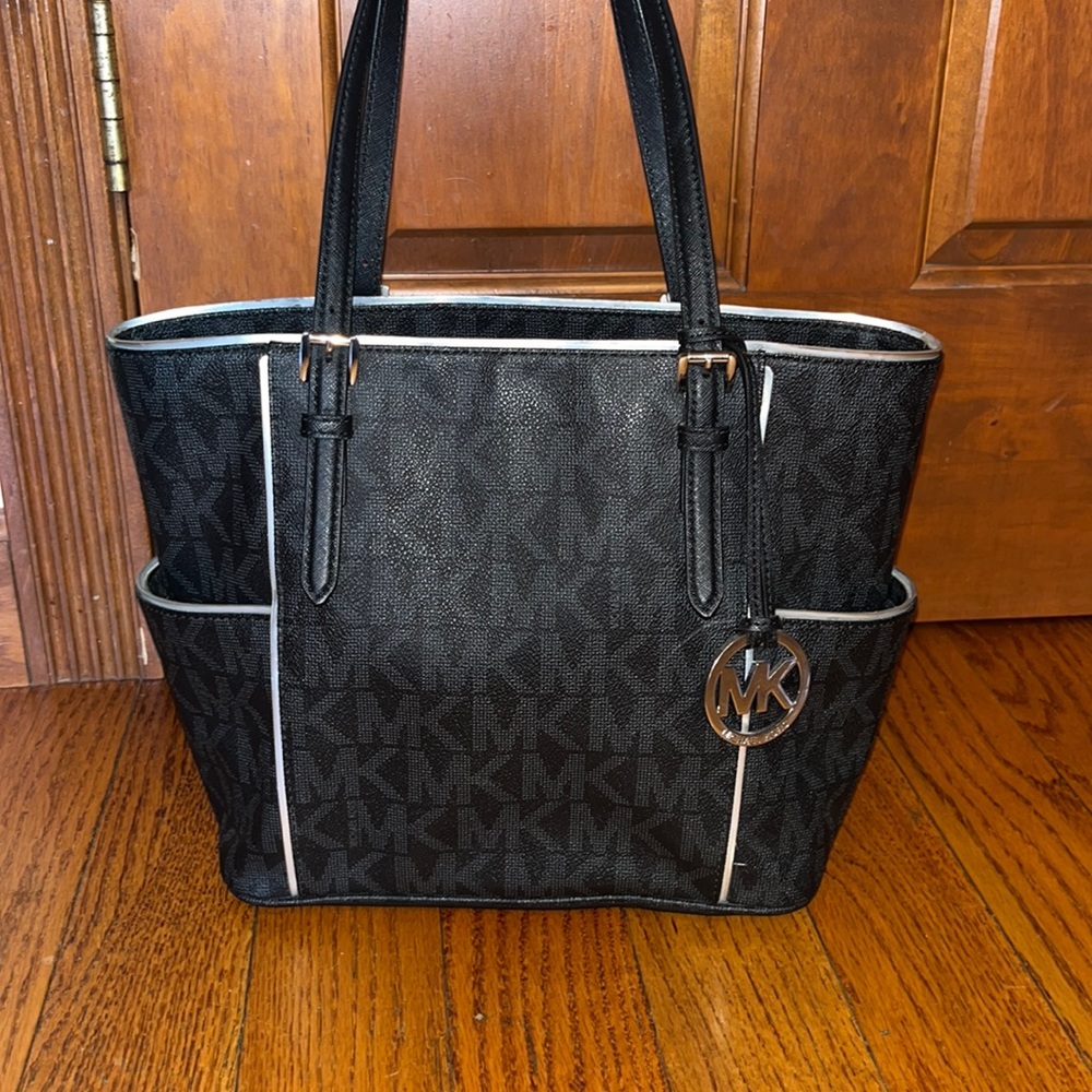 Micheal kors purse